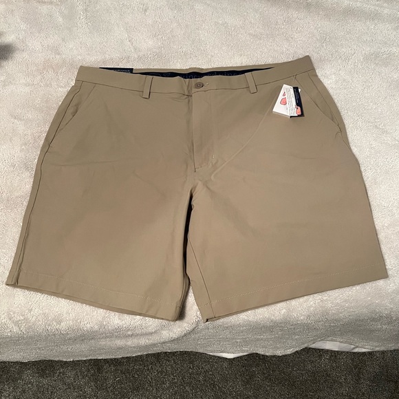 Vineyard Vines Other - Mens Vineyard Vines khaki shorts